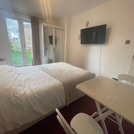 Room With King Size Bed And Shared Kitchen رينيس بارك المظهر الخارجي الصورة