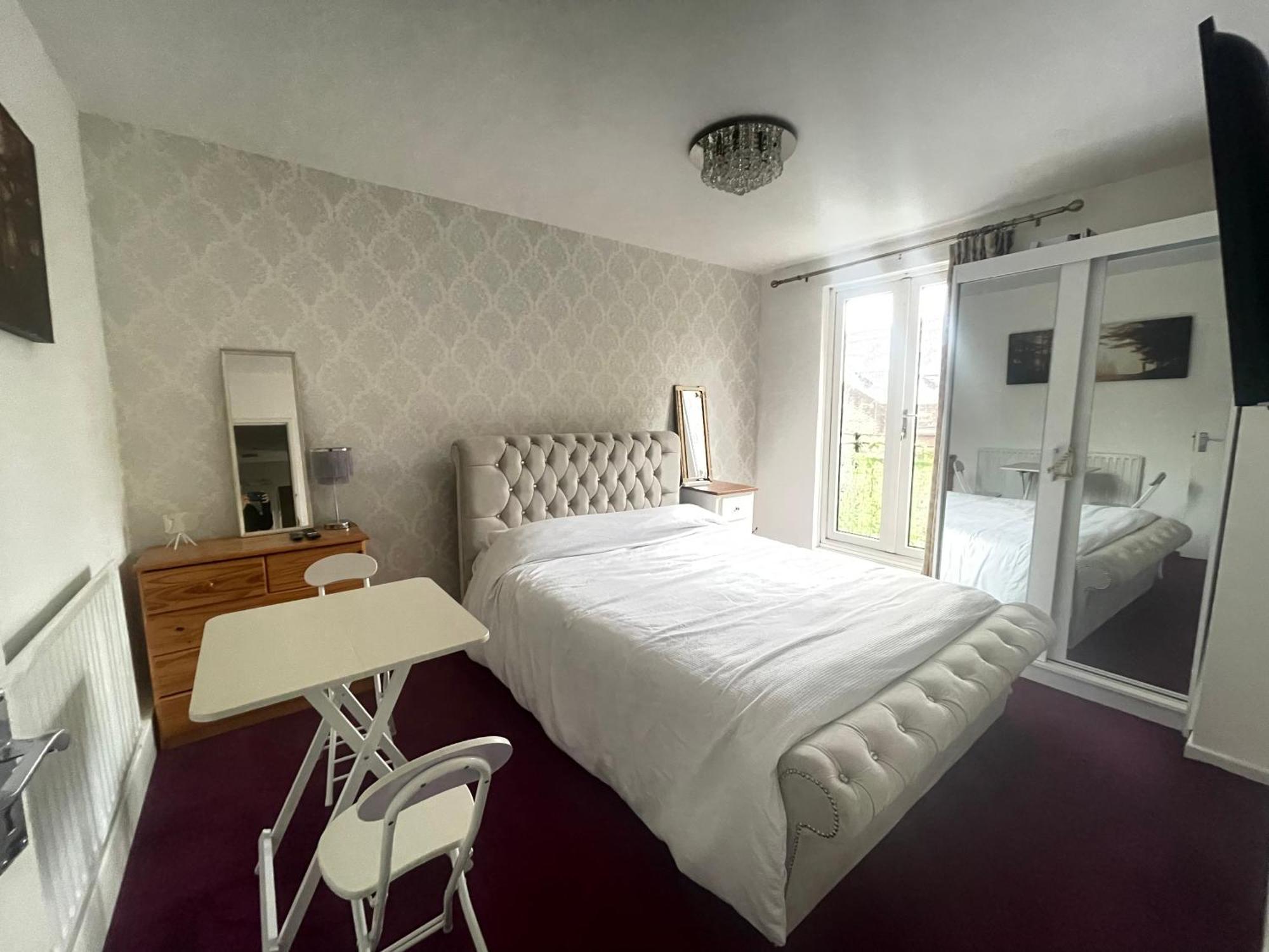 Room With King Size Bed And Shared Kitchen رينيس بارك المظهر الخارجي الصورة