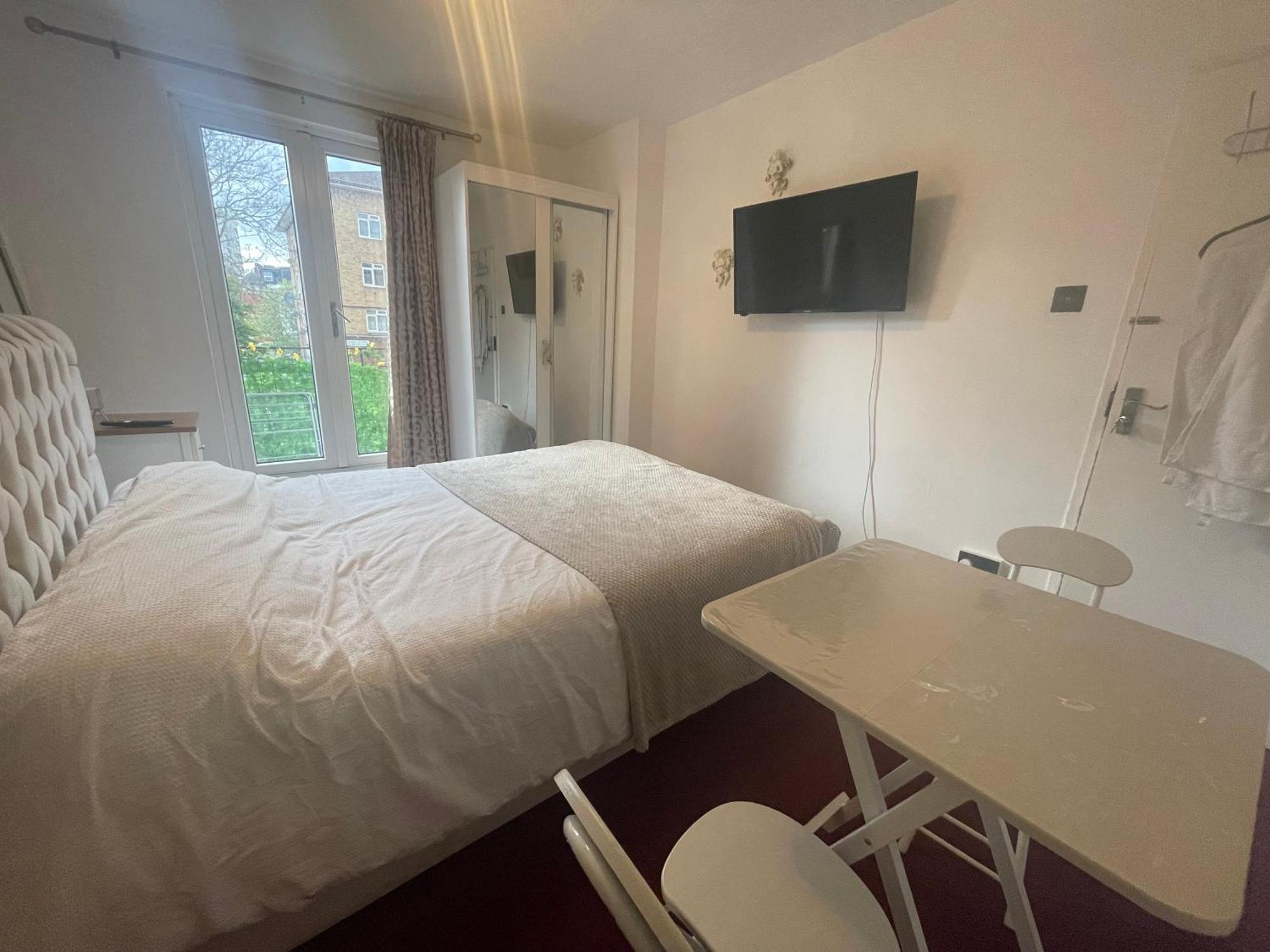 Room With King Size Bed And Shared Kitchen رينيس بارك المظهر الخارجي الصورة